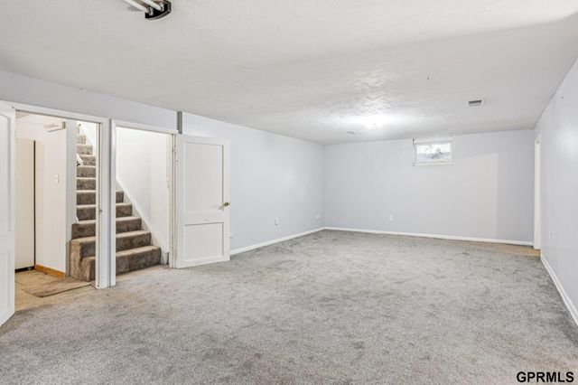 2714 S 60Th Street, Omaha, NE 68106