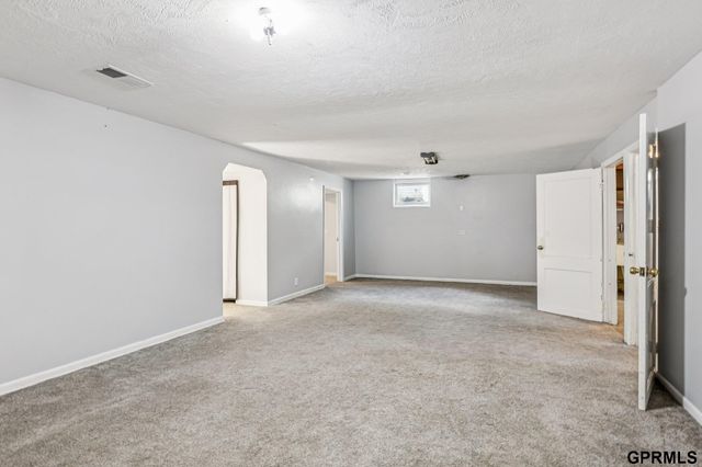 2714 S 60Th Street, Omaha, NE 68106