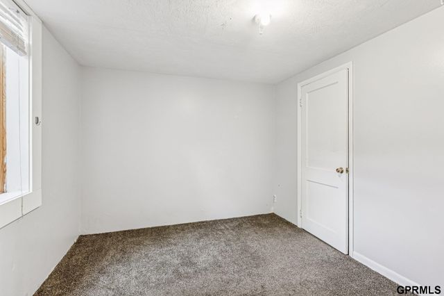 2714 S 60Th Street, Omaha, NE 68106