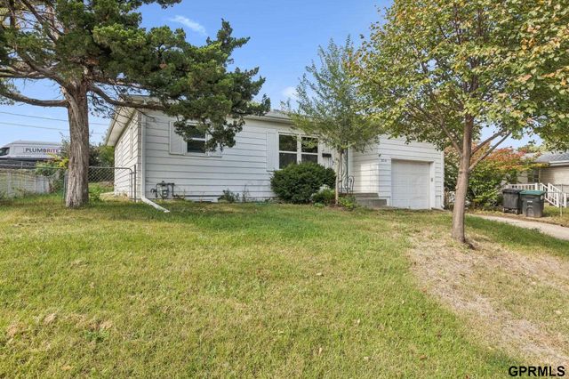 2714 S 60Th Street, Omaha, NE 68106