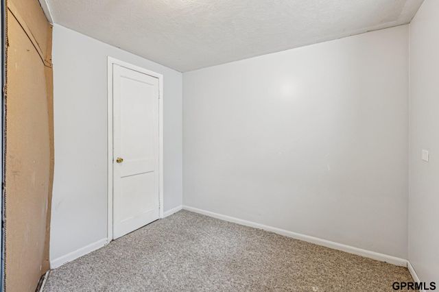 2714 S 60Th Street, Omaha, NE 68106