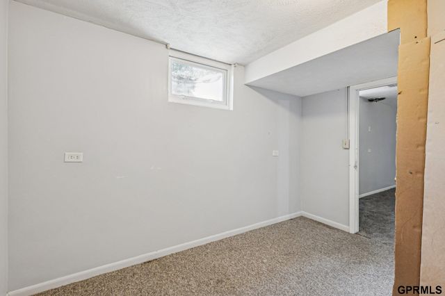 2714 S 60Th Street, Omaha, NE 68106