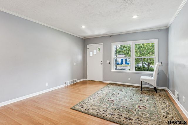 2714 S 60Th Street, Omaha, NE 68106