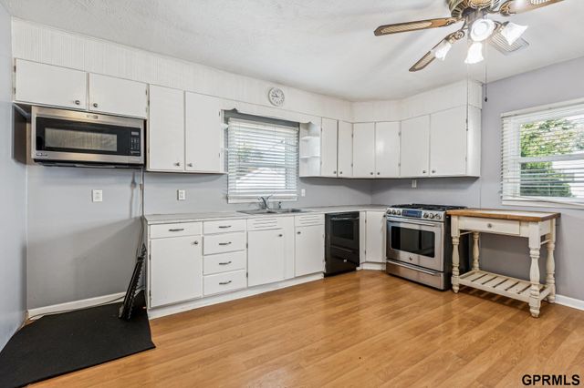 2714 S 60Th Street, Omaha, NE 68106