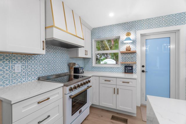 7 Fayette Drive, Ocean Ridge, FL 33435