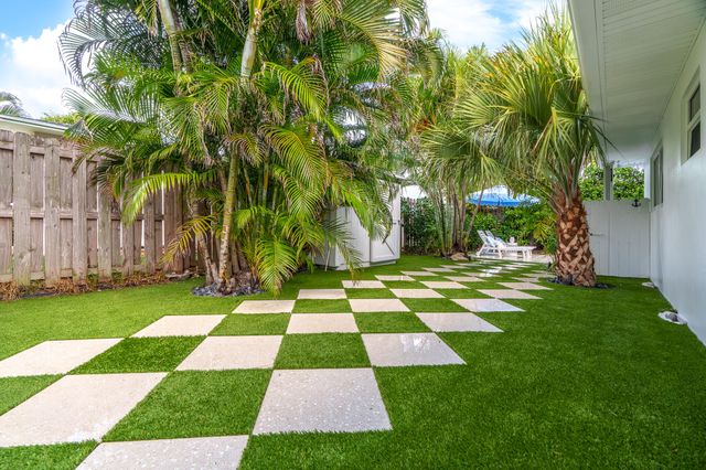 7 Fayette Drive, Ocean Ridge, FL 33435