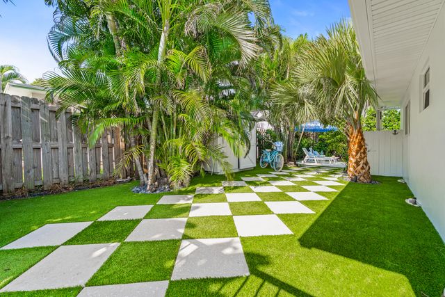 7 Fayette Drive, Ocean Ridge, FL 33435