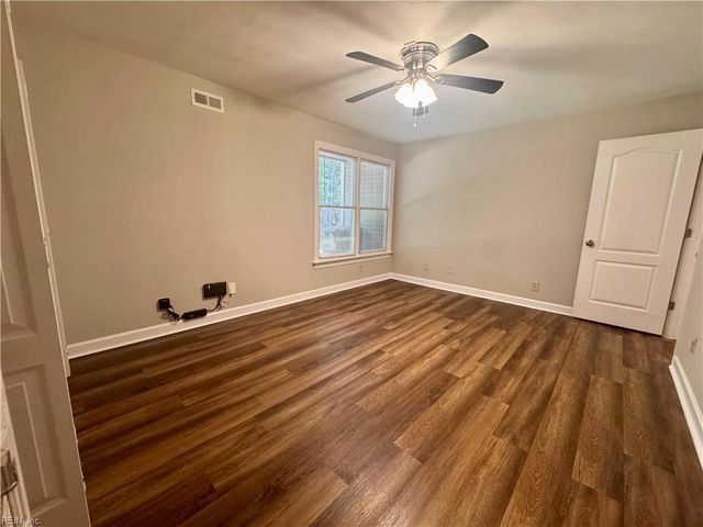 901 Bridge Crossing DR B, Yorktown, VA 23692