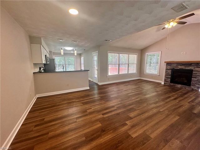 901 Bridge Crossing DR B, Yorktown, VA 23692