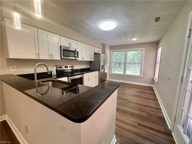 901 Bridge Crossing DR B, Yorktown, VA 23692