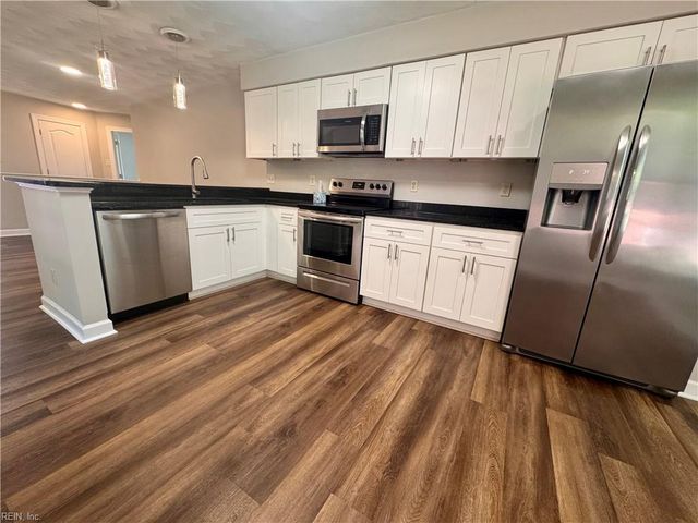901 Bridge Crossing DR B, Yorktown, VA 23692
