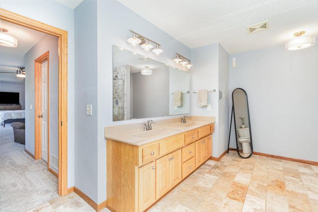 21217 Ixonia Lane, Lakeville, MN 55044