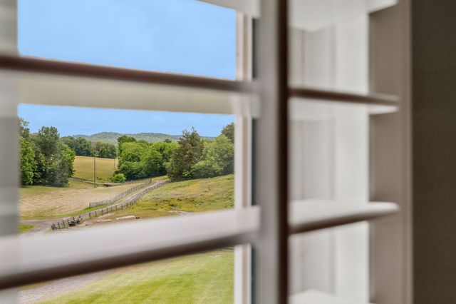 1036 Reed Hollow Rd, Readyville, TN 37149