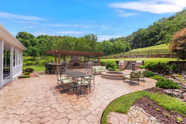 1036 Reed Hollow Rd, Readyville, TN 37149