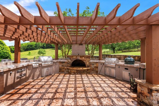 1036 Reed Hollow Rd, Readyville, TN 37149