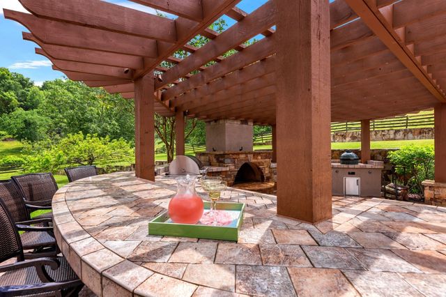 1036 Reed Hollow Rd, Readyville, TN 37149