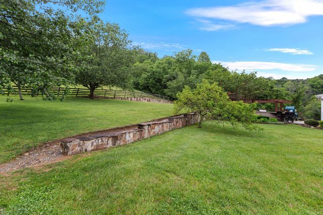 1036 Reed Hollow Rd, Readyville, TN 37149