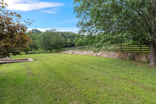1036 Reed Hollow Rd, Readyville, TN 37149