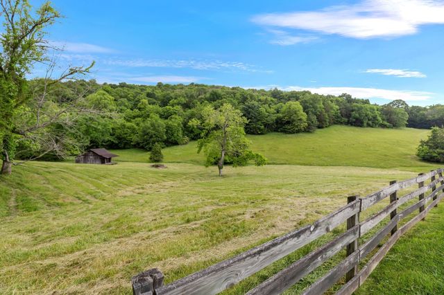 1036 Reed Hollow Rd, Readyville, TN 37149