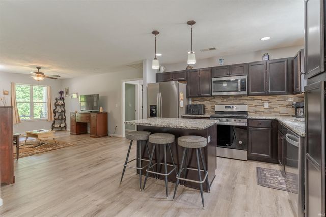10320 Old State Road, Evansville, IN 47711