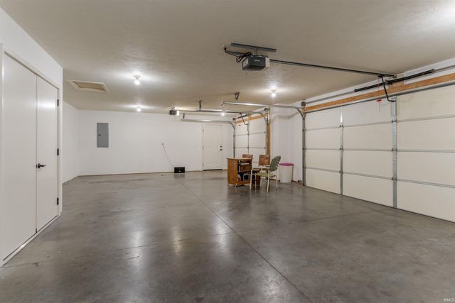 10320 Old State Road, Evansville, IN 47711