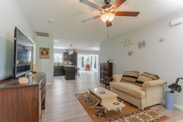 10320 Old State Road, Evansville, IN 47711