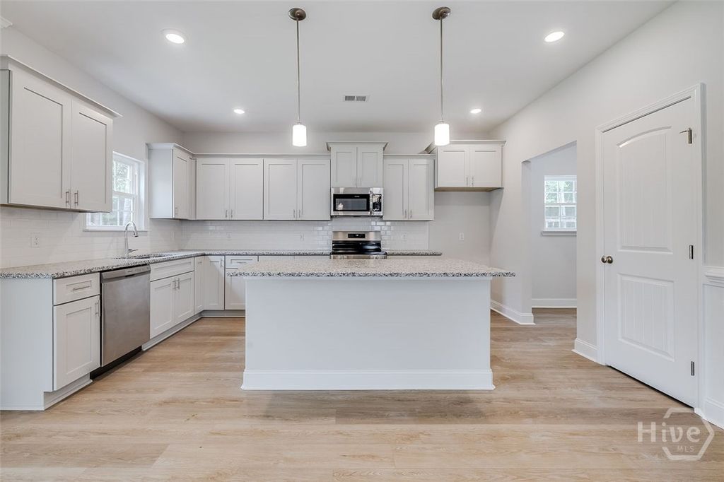 Image 13 of property listing at 1371 Ebenezer Road, Rincon, GA 31326