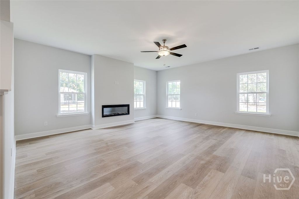 Image 7 of property listing at 1371 Ebenezer Road, Rincon, GA 31326