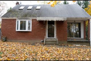 301 Mccutcheon Ln, Penn Hills, PA 15235