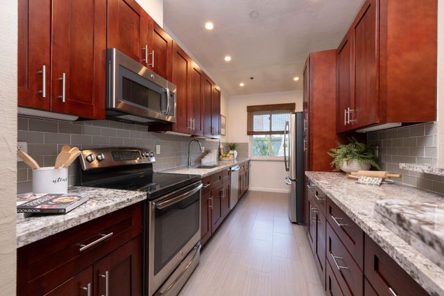 1435 Bellevue Avenue 305, Burlingame, CA 94010