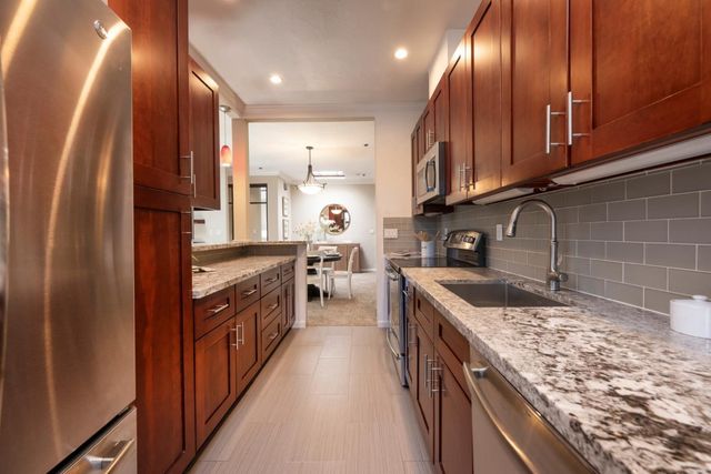 1435 Bellevue Avenue 305, Burlingame, CA 94010