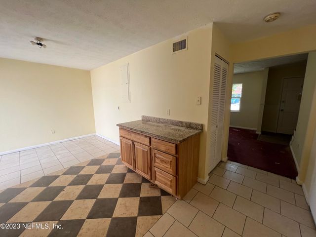2673 TROLLIE Lane 1, Jacksonville, FL 32211