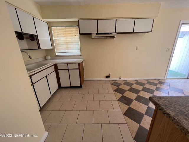 2673 TROLLIE Lane 1, Jacksonville, FL 32211