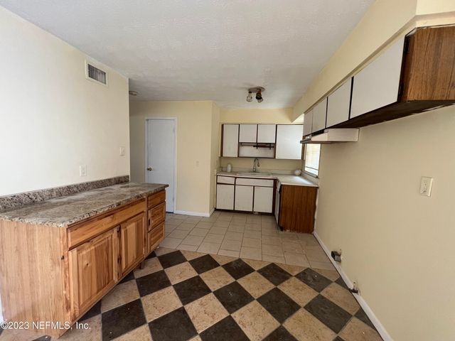 2673 TROLLIE Lane 1, Jacksonville, FL 32211