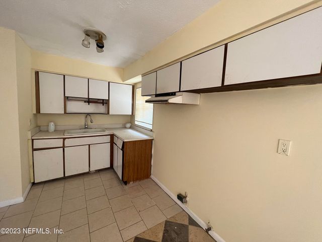 2673 TROLLIE Lane 1, Jacksonville, FL 32211
