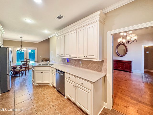 126 Asbury Square, Pearl, MS 39208