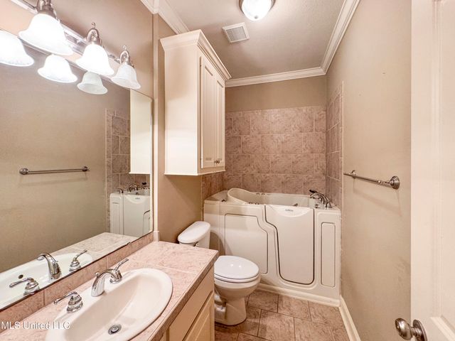 126 Asbury Square, Pearl, MS 39208