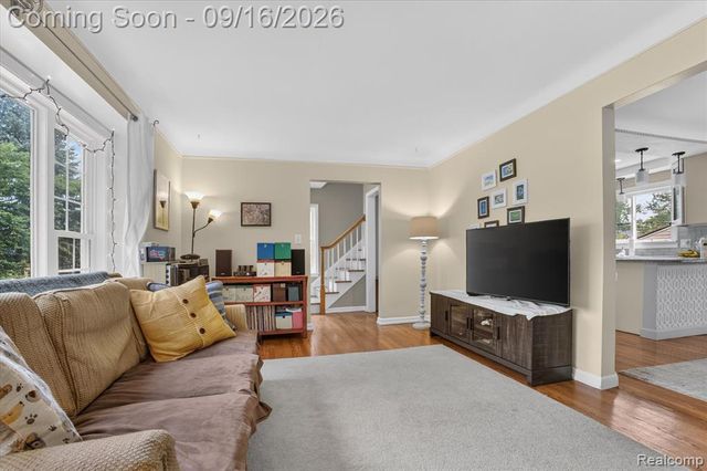 1037 W Selfridge Boulevard, Clawson, MI 48017