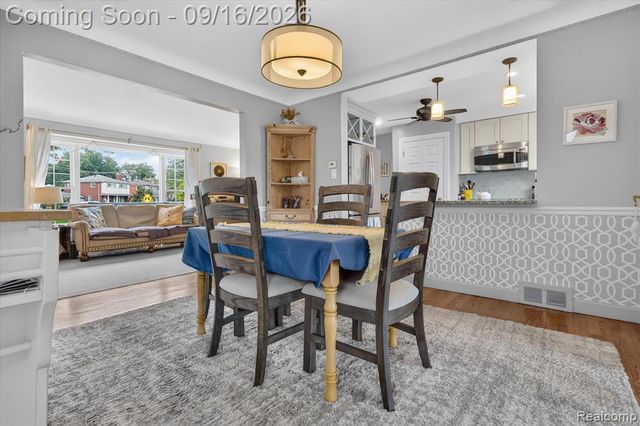 1037 W Selfridge Boulevard, Clawson, MI 48017
