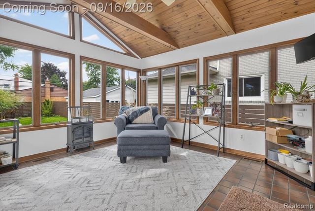 1037 W Selfridge Boulevard, Clawson, MI 48017