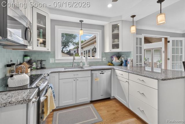 1037 W Selfridge Boulevard, Clawson, MI 48017