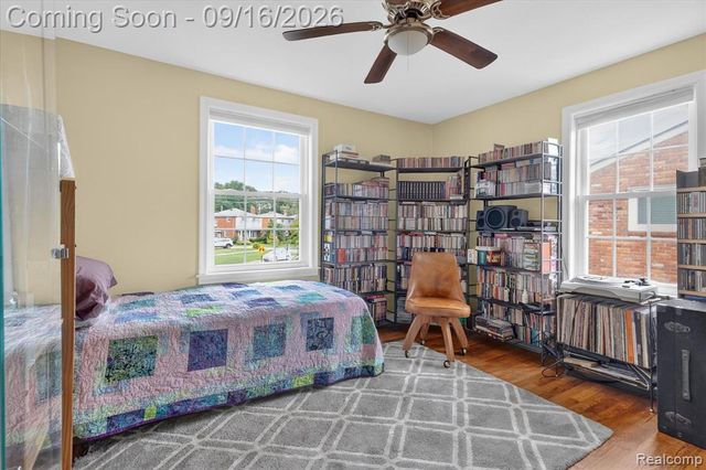 1037 W Selfridge Boulevard, Clawson, MI 48017