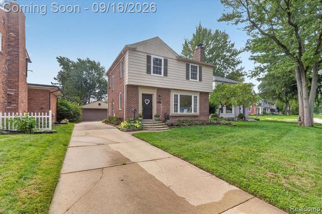 1037 W Selfridge Boulevard, Clawson, MI 48017