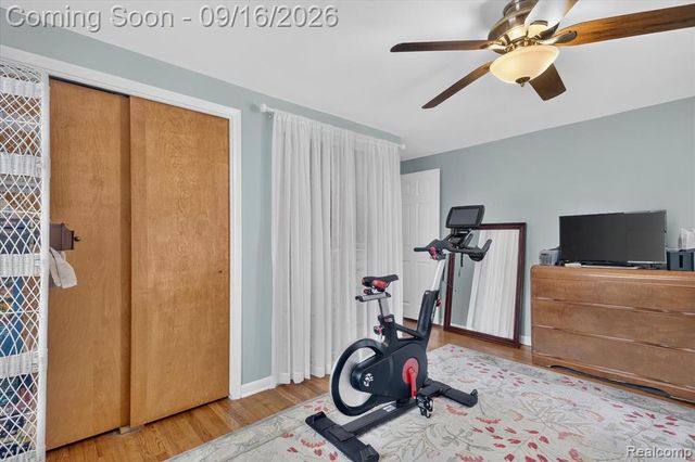 1037 W Selfridge Boulevard, Clawson, MI 48017
