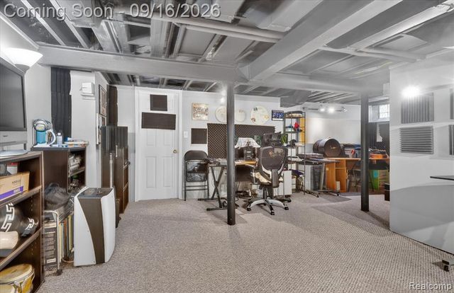 1037 W Selfridge Boulevard, Clawson, MI 48017