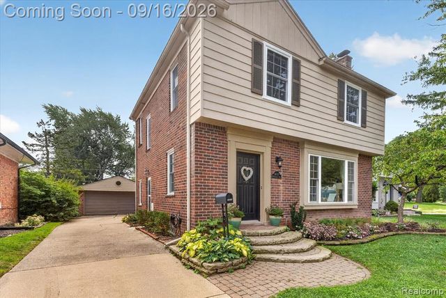 1037 W Selfridge Boulevard, Clawson, MI 48017