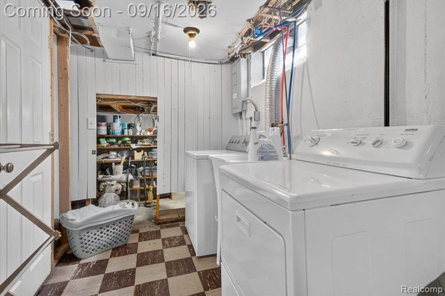 1037 W Selfridge Boulevard, Clawson, MI 48017