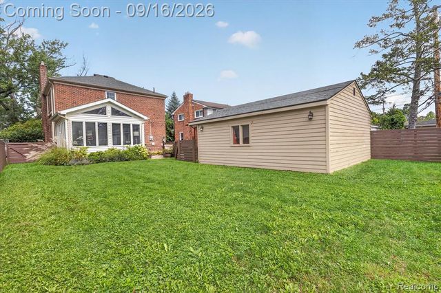 1037 W Selfridge Boulevard, Clawson, MI 48017