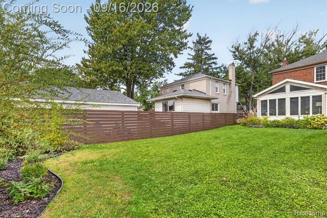 1037 W Selfridge Boulevard, Clawson, MI 48017