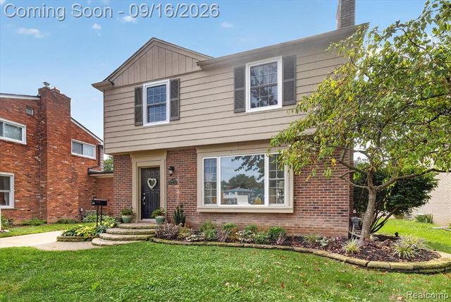 1037 W Selfridge Boulevard, Clawson, MI 48017